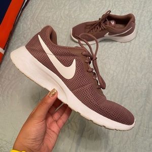 Nike Tanjun Shoes Size 8 Women’s